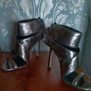 CAMILLA SKOVGAARD GLADIATOR SANDALS  SILVER GRAYISH CALF SKING STILETTO SZ  39.5